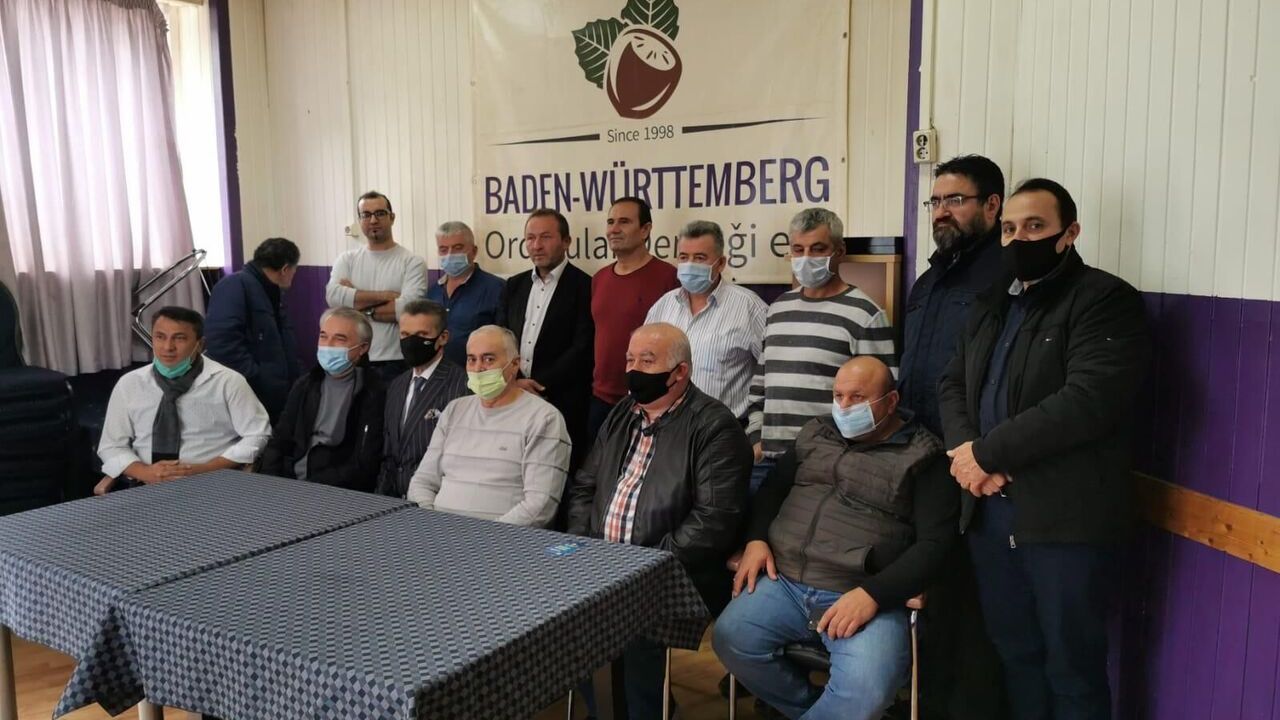 ALMANYA PFORZHEİM’DA BAYRAK YENİDEN BAYRAK’TA