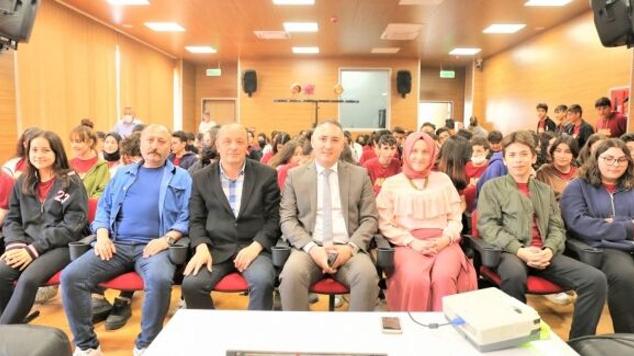 FATSA BELEDİYESİ’NDEN “PEMBE ASLINDA SİYAHTIR” TİYATRO GÖSTERİSİ