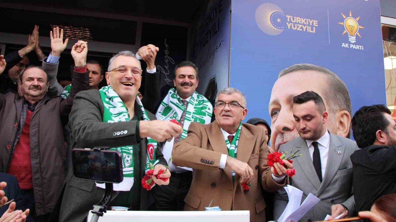 AK Parti’nin adayı Mehmet Uyanık’tan ilk konuşma: “Amasya’yı birlikte yöneteceğiz”