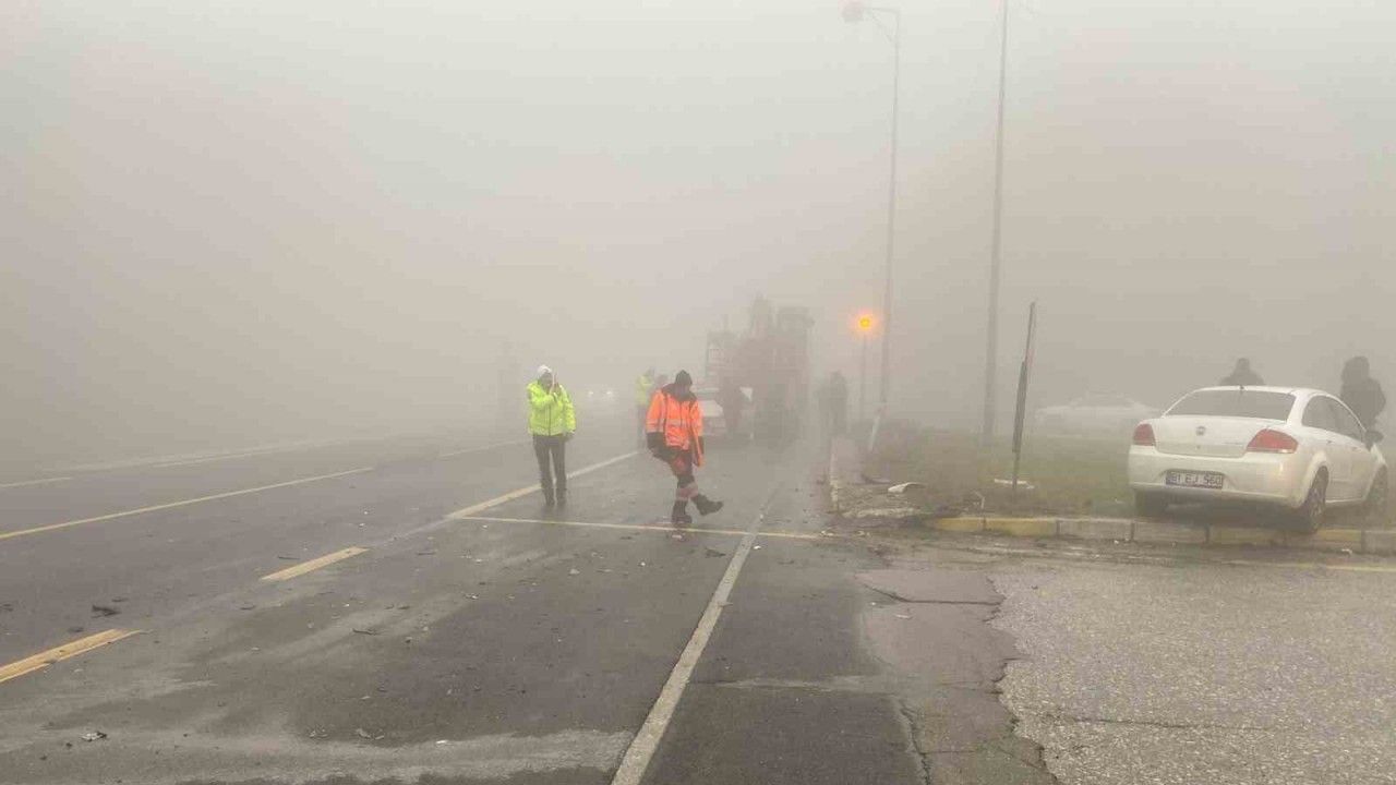 Bolu Dağı’nda sis nedeniyle 3 araç birbirine çarptı: 1 yaralı