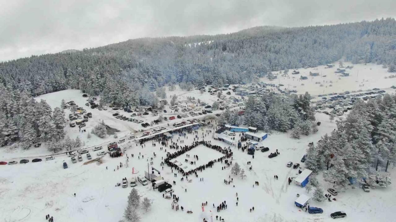 Türkiye’nin dört bir yanından binlerce kişi 3. Kastamonu Araç Yayla Kış Festivali’nde buluştu