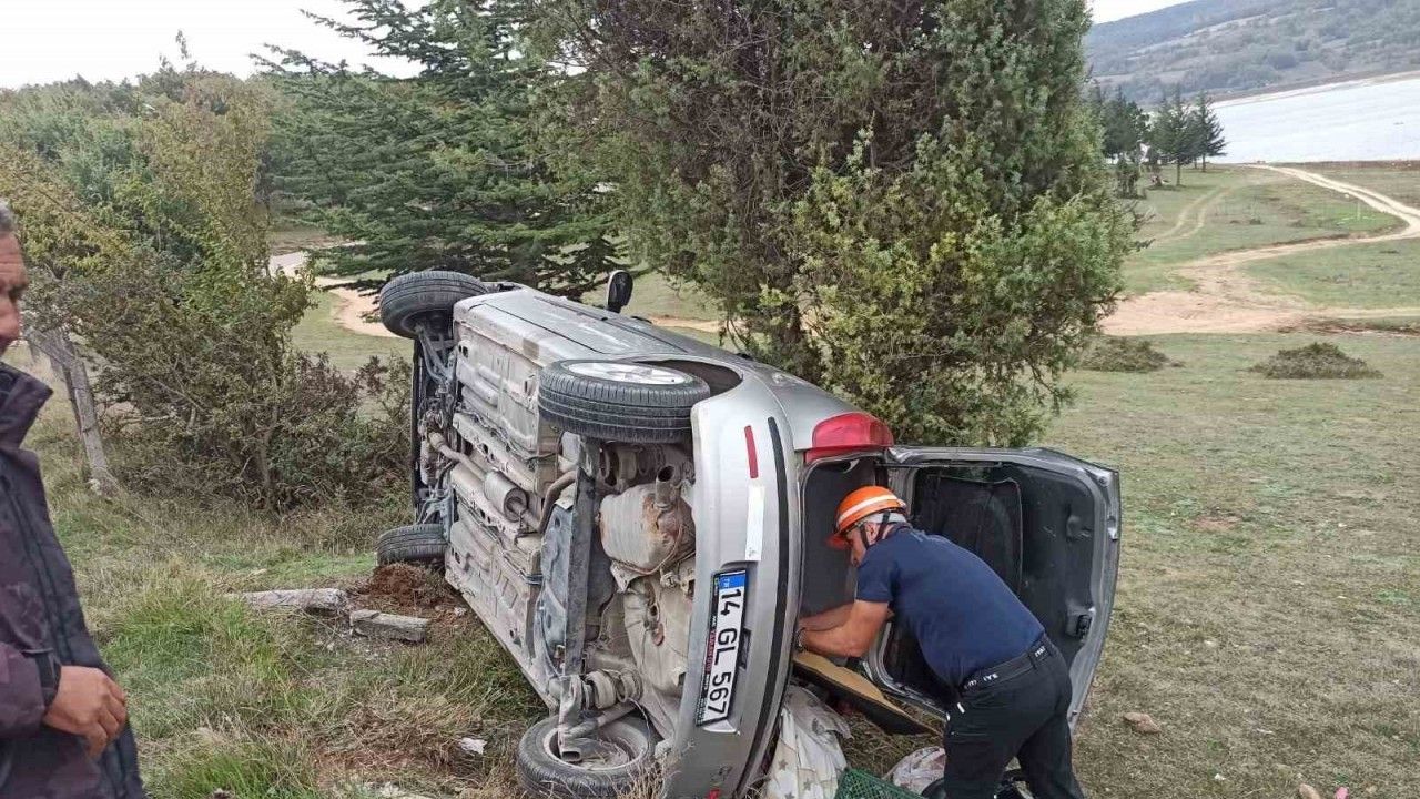 Gölköy’de kontrolden çıkan otomobil devrildi: 2 yaralı