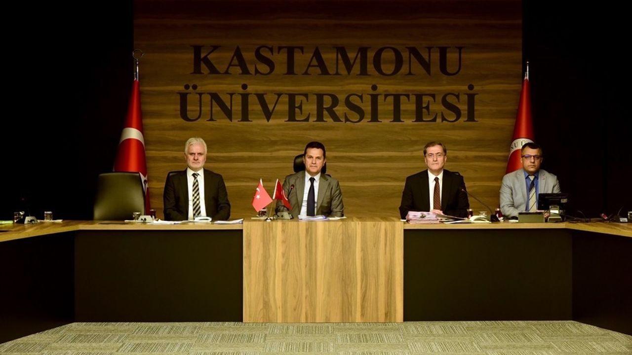 Kastamonu Üniversitesi senato toplantısında öğrenci projeleri ve mezun analizi ele alındı