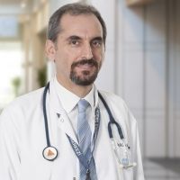 Doç. Dr. Enes Murat Atasoyu Merkezi İç Hastalıkları ve Nefroloji Uzmanı
