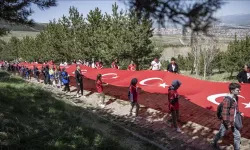 ERZURUM'DA BAYRAK İÇİN 11 KM YÜRÜYÜŞ