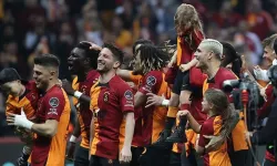 GALATASARAY ŞAMPİYONLUĞA KOŞUYOR 20 FUTBOLCU İLK DEFA...