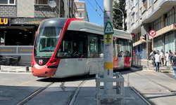 KORKUTAN KAZA! TRAMVAY RAYDAN ÇIKTI!