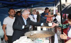 ÜNYE BELEDİYESİ’NDEN VATANDAŞLARA AŞURE İKRAMI