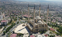 DEPREMDE HASAR GÖREN ABDÜLHAMİT HAN CAMİİ ONARILIYOR