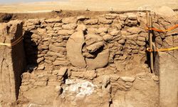 GÖBEKLİTEPE'DE İLK BOYALI HEYKEL BULUNDU!