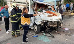 Feci Kaza! Kamyonet İle Minibüs Birbirine Girdi! Onlarca Yaralı Var!