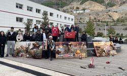 Artvin'de akademisyen İsrail'in Gazze saldırılarını sergiyle protesto etti