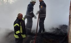 Artvin'de bir ev ile samanlık yandı