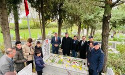 Şehit öğretmen Vural Akdeniz 19 Mayıs'taki kabri başında anıldı