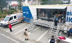 Trabzon Üniversitesinde öğrenciler depremi simülasyon tırı ile öğrendi