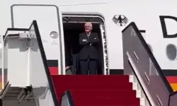 Almanya Cumhurbaşkanına Katarda büyük şok! Yarım saat uçağında kapısında bekledi