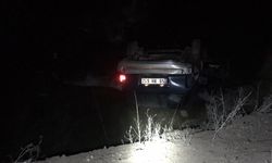 Niksar'da dereye devrilen otomobilin sürücüsü yaralandı