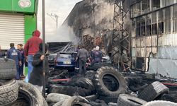 Samsun'da eski araç lastiklerinin bulunduğu depoda çıkan yangın söndürüldü