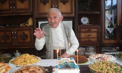 Ordulu Hüseyin Aydoğan 100. yaşına pasta keserek girdi