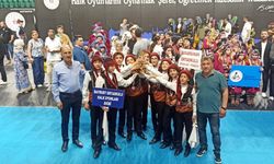 Bayburt Ortaokulu Halk Oyunları ekibi Türkiye üçüncüsü oldu