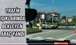 Trafik Işıklarında Bekleyen Araç Yandı