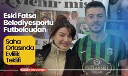 Eski Fatsa Belediyesporlu Futbolcudan Saha Ortasında Evlilik Teklifi