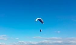 Paramotor uçuşu ilgi ile izlendi