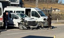 Kastamonu’da minibüs ile hafif ticari araç çarpıştı: 4 yaralı