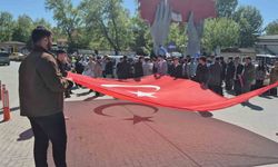 Ay yıldızın gölgesinde Türkçülük yürüyüşü