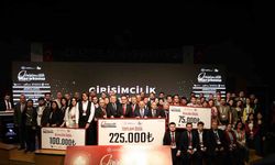 Girişimcilik Maratonu 2025’te başarılı girişimcilere ödülleri takdim edildi