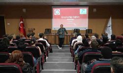 KBÜ’de düzenlenen konferansta Ozan Kuşcu gençlere seslendi