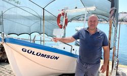Mobilya ustası, ‘gülümsün’ ismini verdiği kayığı ile çocukluk hevesini gideriyor