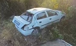 Çaycuma’da otomobil direksiyon hakimiyetini kaybetti, şarampole uçtu
