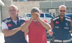 Eşini ve kızını hastanelik etti, polise bıçak çekip direndi