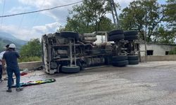 Karabük’te beton mikseri devrildi: 2 yaralı