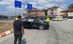Otomobil ile kamyonet çarpıştı