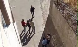 Polise yakalanmamak için girdiği bacada sıkıştı
