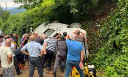 Rize’de çay toplamaya gidenleri taşıyan panelvan kaza yaptı: 2 ölü, 3 yaralı