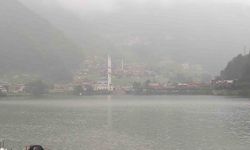 Sıcak hava Türkiye’yi kavururken, Uzungöl serinliğiyle nefes aldırıyor