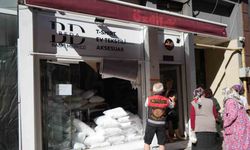 Tekstil mağazasındaki yangın, faciaya dönüşmeden söndürüldü