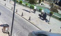 Telefon dolandırıcısı, yaşlı kadının paralarını alıp kaçtı: O anlar kamerada