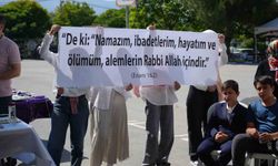 Yatılı yaz Kur’an kursu öğrencilerinden coşkulu final: İTÜ’deki pankartı açtılar