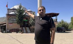 Yuvadan atılan yavru leyleğe cami imamı sahip çıktı