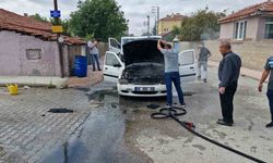 Çorum’da seyir halindeki otomobilde korkutan yangın