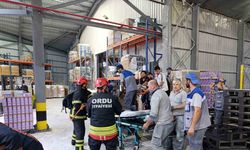 Fabrikada palet makinesine sıkışan işçi ağır yaralandı
