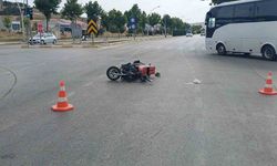 Otomobil ile çarpışan elektrikli motosiklet sürücüsü ağır yaralandı