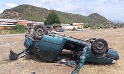 Ters dönen otomobilden sağ kurtuldu