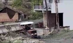 Amasya’da pancar yüklü traktör römorku devrildi, kaza anı kamerada