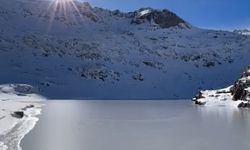 Artabel Gölleri Tabiat Parkı’nda bulunan 20’den fazla göl buz tuttu
