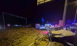 Çorum’da şeker pancarı yüklü tır ile otomobil çarpıştı: 3 yaralı